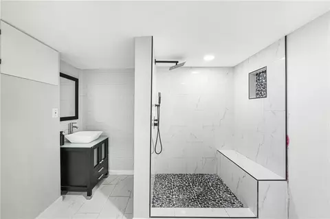 Bath - 1347 Vine Cir, Mcdonough, GA 30253 photo 4 of 4