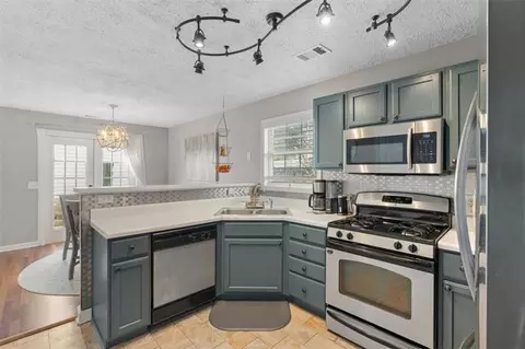 1061 Daventry Xing, Woodstock, GA 30188