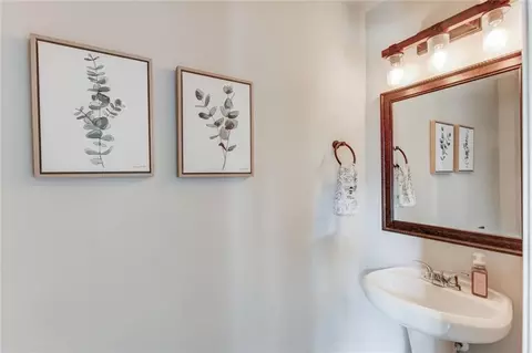 Bath - 242 Lokeys Cir, Bethlehem, GA 30620 photo 1 of 5