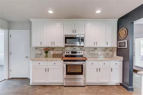 Kitchen - 242 Lokeys Cir, Bethlehem, GA 30620 photo 4 of 8