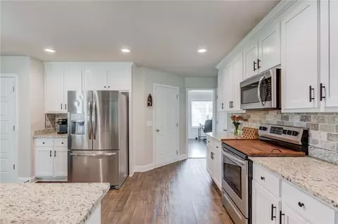 Kitchen - 242 Lokeys Cir, Bethlehem, GA 30620 photo 3 of 8