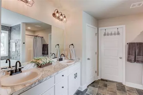 Bath - 242 Lokeys Cir, Bethlehem, GA 30620 photo 2 of 5
