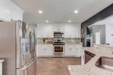 Kitchen - 242 Lokeys Cir, Bethlehem, GA 30620 photo 7 of 8