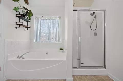 Bath - 962 Compass Dr, Bethlehem, GA 30620 photo 2 of 5