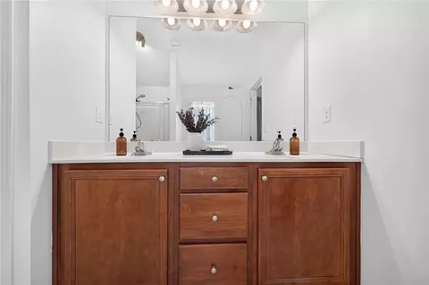 Bath - 962 Compass Dr, Bethlehem, GA 30620 photo 1 of 5