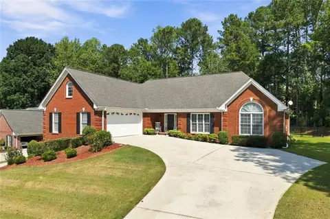 805 Ivy Ridge Dr, Loganville, GA 30052
