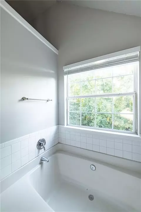 Bath - 596 Vaughan Dr, Hampton, GA 30228 photo 6 of 7
