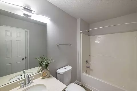 Bath - 596 Vaughan Dr, Hampton, GA 30228 photo 1 of 7