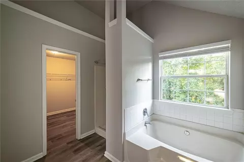 Bath - 596 Vaughan Dr, Hampton, GA 30228 photo 5 of 7