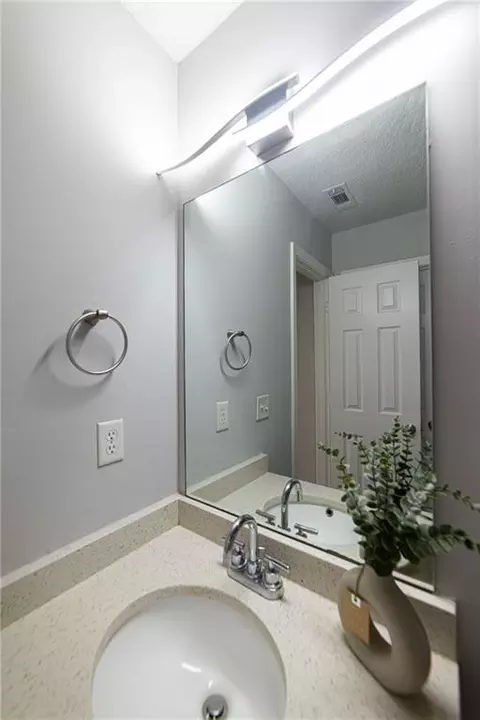 Bath - 596 Vaughan Dr, Hampton, GA 30228 photo 2 of 7