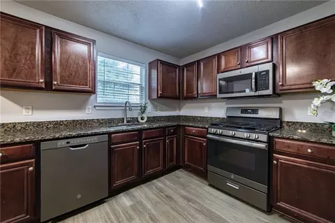 Kitchen - 596 Vaughan Dr, Hampton, GA 30228 photo 4 of 6
