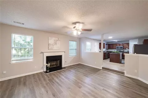Living - 596 Vaughan Dr, Hampton, GA 30228 photo 2 of 8
