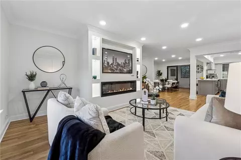106 La Rue Pl, Atlanta, GA 30327