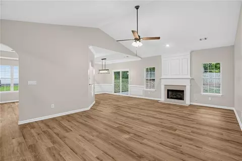 Living - 433 Concord Cir, Mcdonough, GA 30253 photo 1 of 4