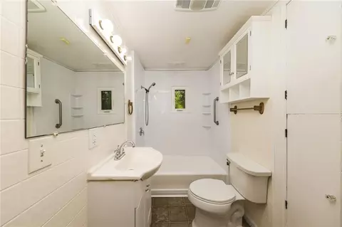Bath - 113 Eason St, Bowdon, GA 30108 photo 1 of 1