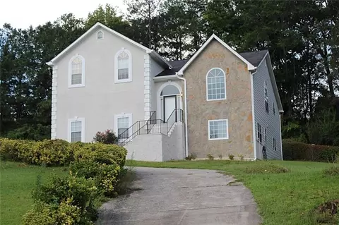 2053 Oakleaf Ln, Lithia Springs, GA 30122