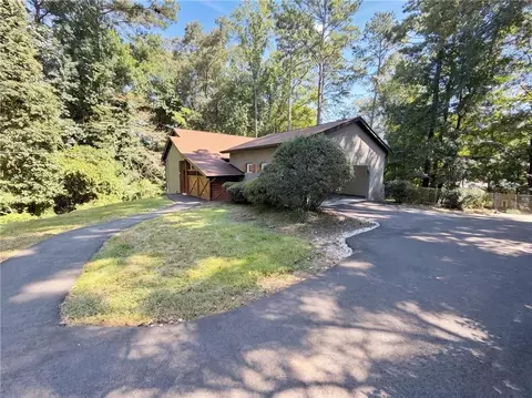 2674 Skylane Dr, Marietta, GA 30062