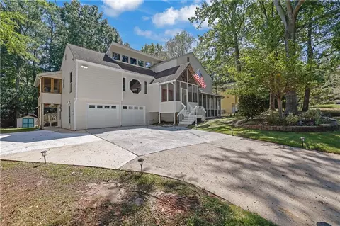 3956 Viewpoint Ct, Marietta, GA 30066