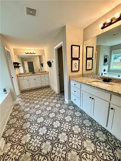 Bath - 189 Marie Ct, Bethlehem, GA 30620 photo 2 of 6