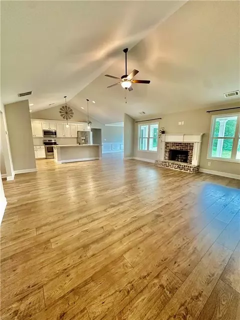 Living - 189 Marie Ct, Bethlehem, GA 30620 photo 2 of 3
