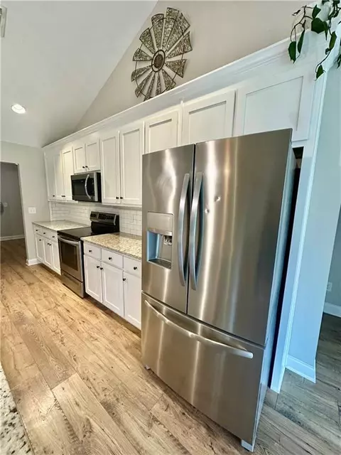 Kitchen - 189 Marie Ct, Bethlehem, GA 30620 photo 4 of 8