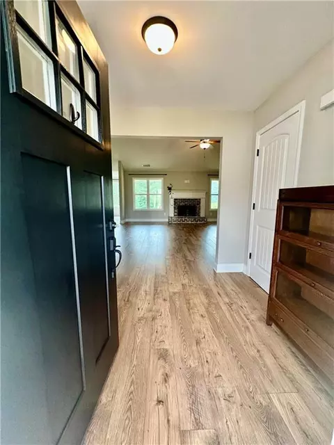 Entry Way - 189 Marie Ct, Bethlehem, GA 30620 photo 1 of 2