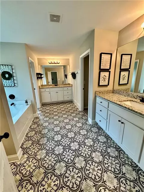 Bath - 189 Marie Ct, Bethlehem, GA 30620 photo 1 of 6