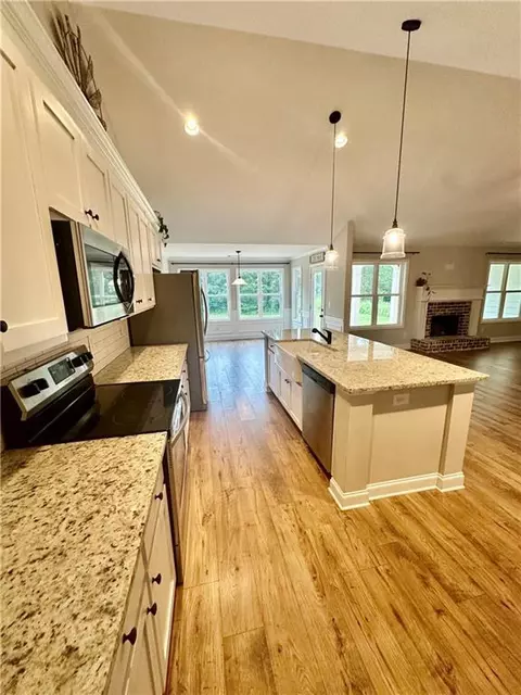 Kitchen - 189 Marie Ct, Bethlehem, GA 30620 photo 6 of 8