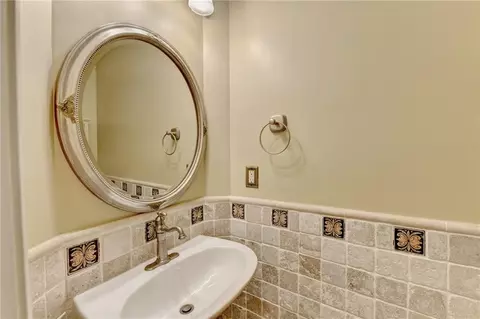 Bath - 2726 Beynon Ln, Suwanee, GA 30024 photo 1 of 7