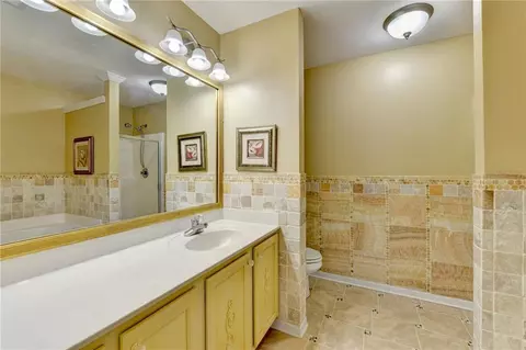 Bath - 2726 Beynon Ln, Suwanee, GA 30024 photo 6 of 7
