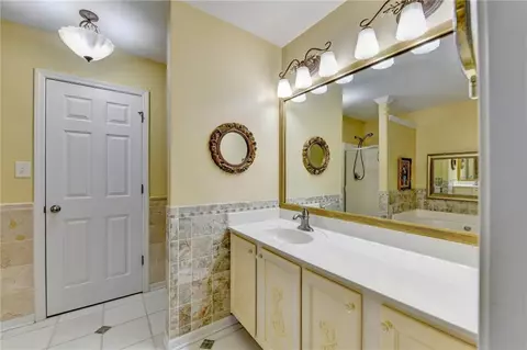 Bath - 2726 Beynon Ln, Suwanee, GA 30024 photo 3 of 7