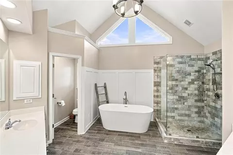 Bath - 238 Rivergate Dr, Suwanee, GA 30024 photo 5 of 8