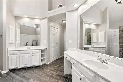 Bath - 238 Rivergate Dr, Suwanee, GA 30024 photo 4 of 8