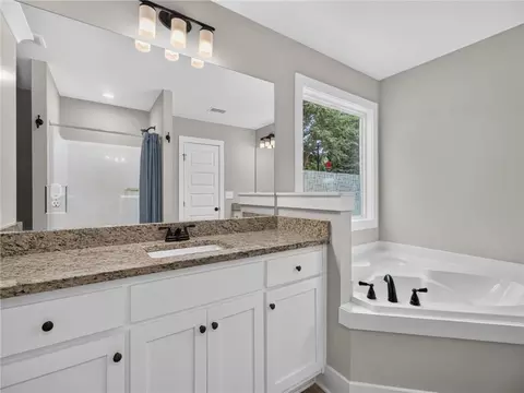 Bath - 103 Advent Dr, Winder, GA 30680 photo 4 of 8