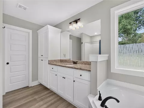 Bath - 103 Advent Dr, Winder, GA 30680 photo 3 of 8