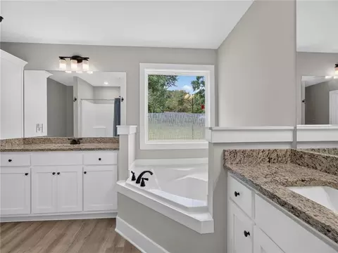 Bath - 103 Advent Dr, Winder, GA 30680 photo 6 of 8