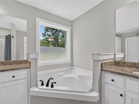 Bath - 103 Advent Dr, Winder, GA 30680 photo 2 of 8