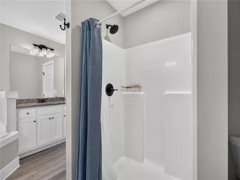 Bath - 103 Advent Dr, Winder, GA 30680 photo 5 of 8