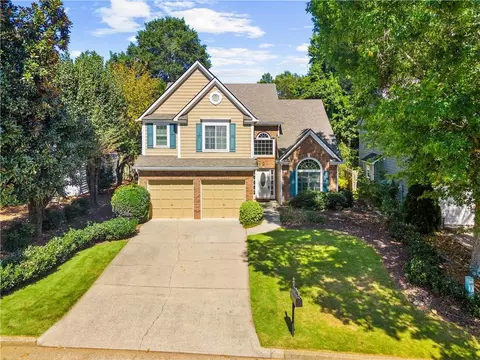1010 Bradford Dr, Roswell, GA 30076