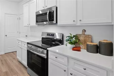 Kitchen - 21 Gulfstream Dr, Lagrange, GA 30241 photo 2 of 4