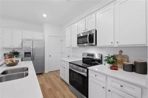 Kitchen - 21 Gulfstream Dr, Lagrange, GA 30241 photo 3 of 4