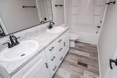 Bath - 61 Crest Rd, Carrollton, GA 30116 photo 1 of 5