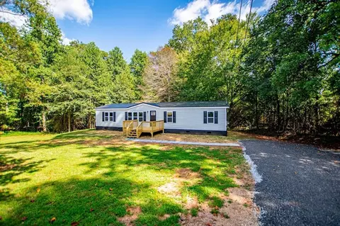 61 Crest Rd, Carrollton, GA 30116