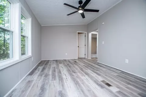 Living - 61 Crest Rd, Carrollton, GA 30116 photo 3 of 10
