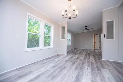 Living - 61 Crest Rd, Carrollton, GA 30116 photo 2 of 10
