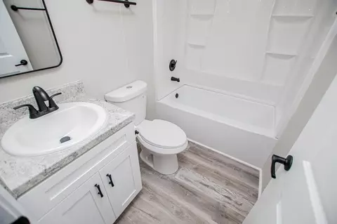 Bath - 61 Crest Rd, Carrollton, GA 30116 photo 4 of 5