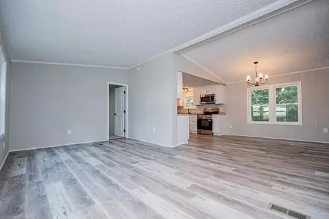 Living - 61 Crest Rd, Carrollton, GA 30116 photo 9 of 10