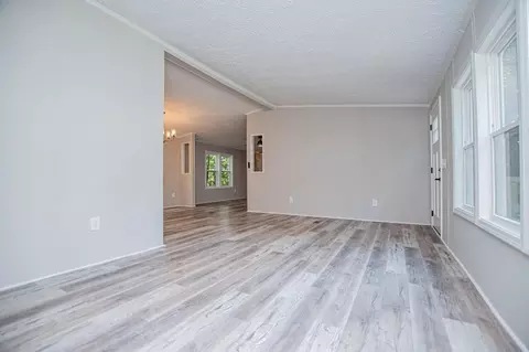 Living - 61 Crest Rd, Carrollton, GA 30116 photo 6 of 10
