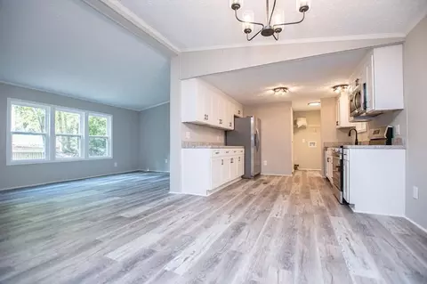 Living - 61 Crest Rd, Carrollton, GA 30116 photo 5 of 10
