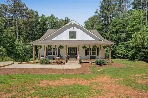 1381 Star Point Rd, Carrollton, GA 30116